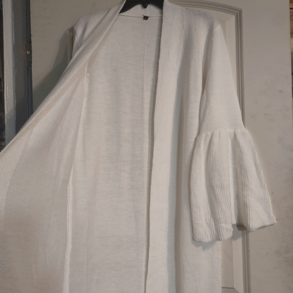 NWOT Sweater Winter White Size M - Picture 7 of 13